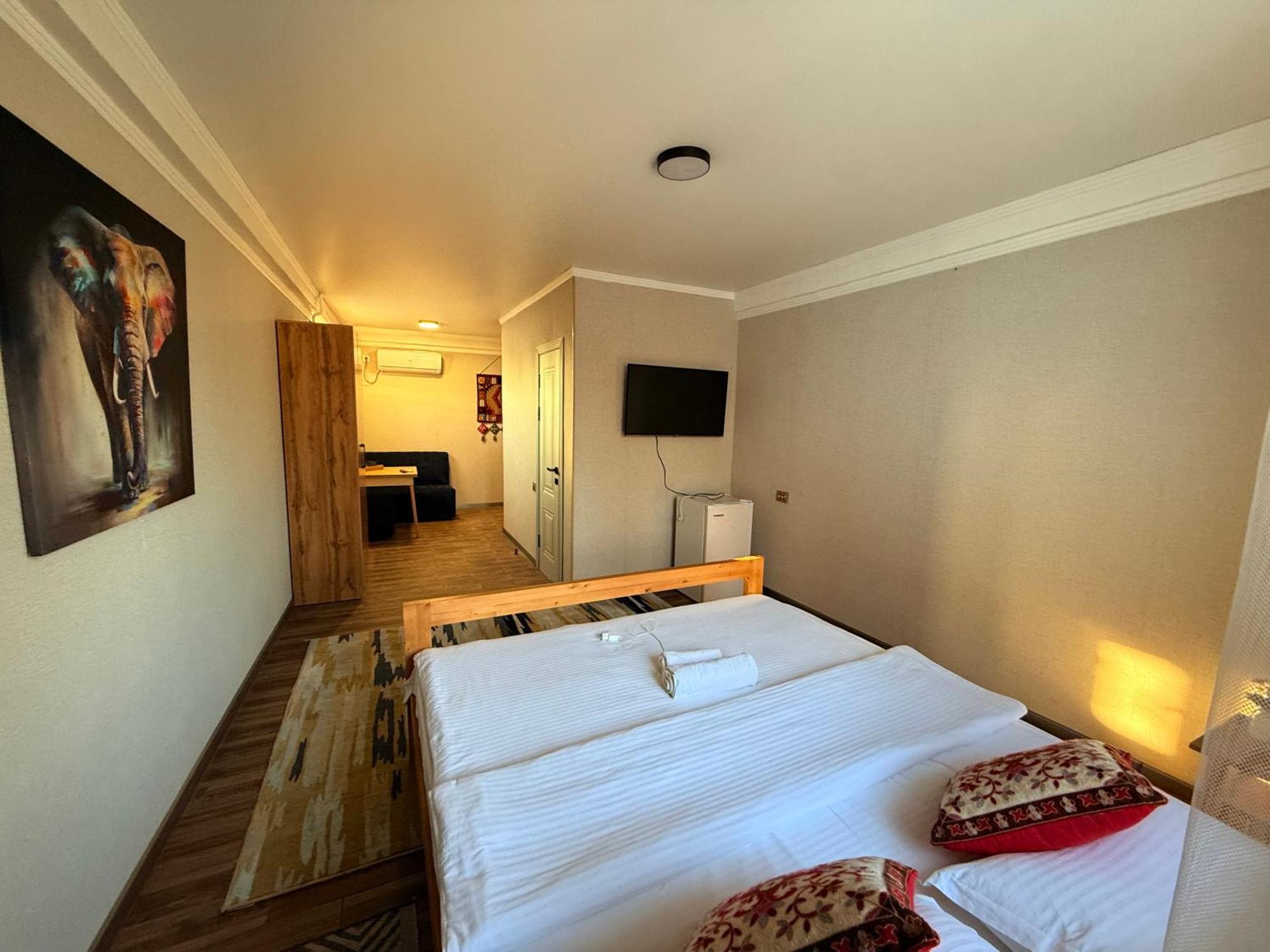 Salamat Hotel Бишкек Екстериор снимка